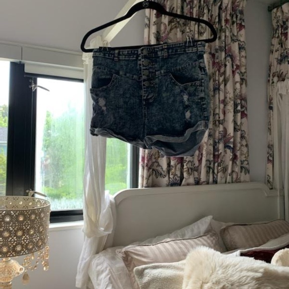 Bienzoe Denim Shorts - Picture 4 of 4